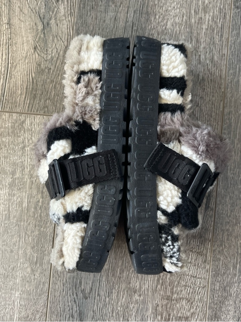 UGG Plush Shearling Slide Sandal in Black and gray - Picture 5 of 9